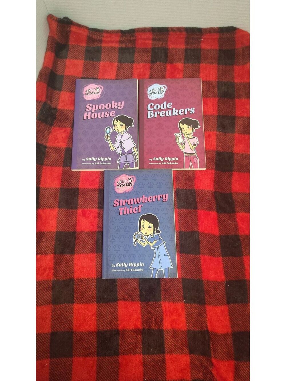Billie B. Mystery 3 Book Lot Sally Rippin Spooky House Code Breakers Strawberry